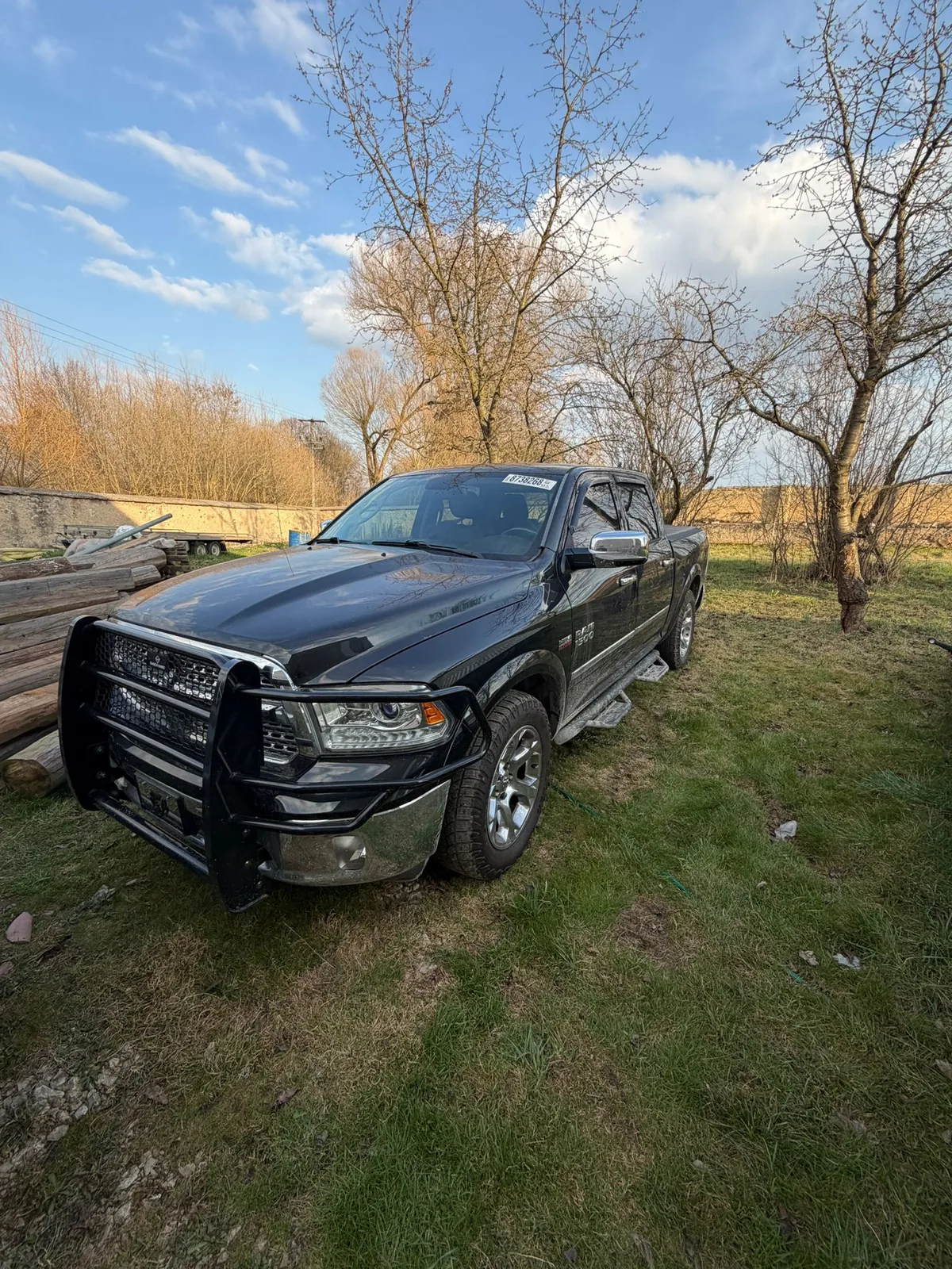 Ram 1500 Laramie — v ČR, přední pohled
