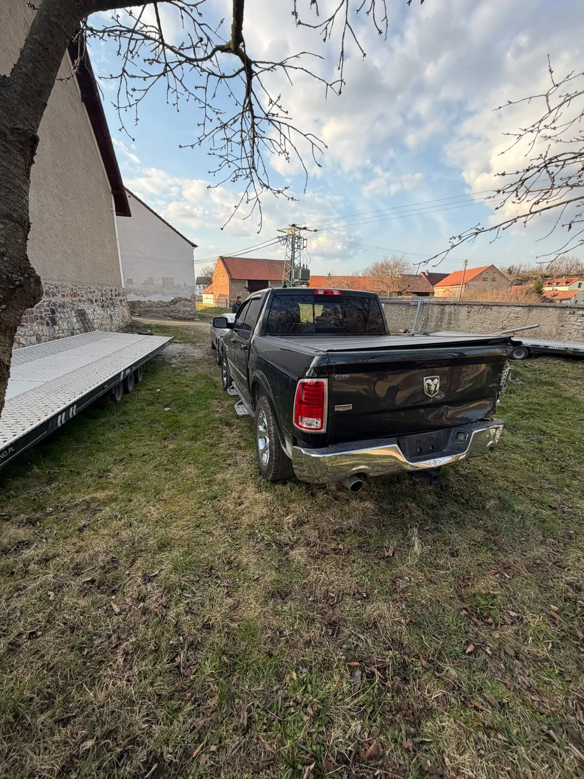 Ram 1500 Laramie — doručeno do ČR, sjíždí z přepravníku