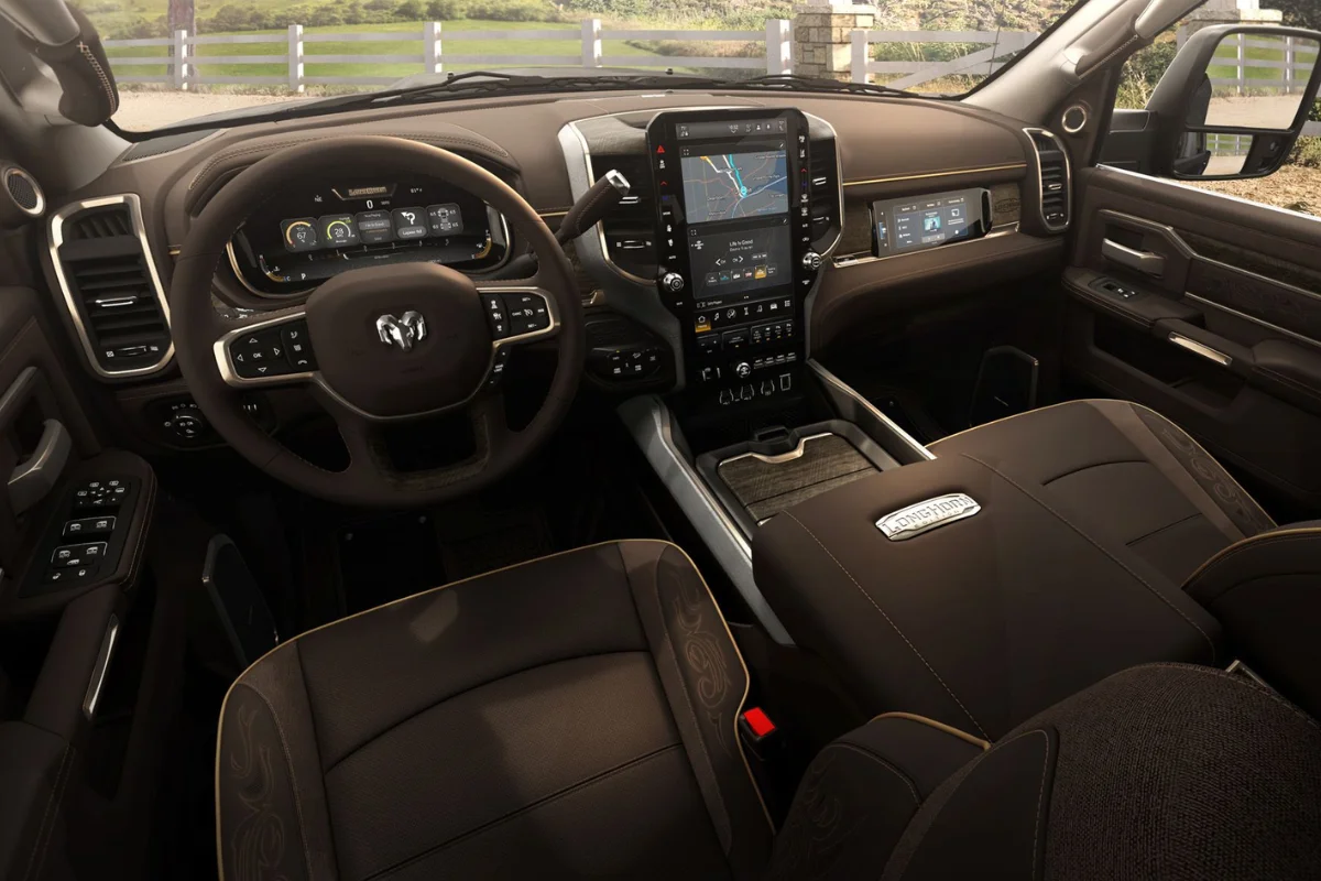 Ram 1500 interiér — Longhorn, kůže